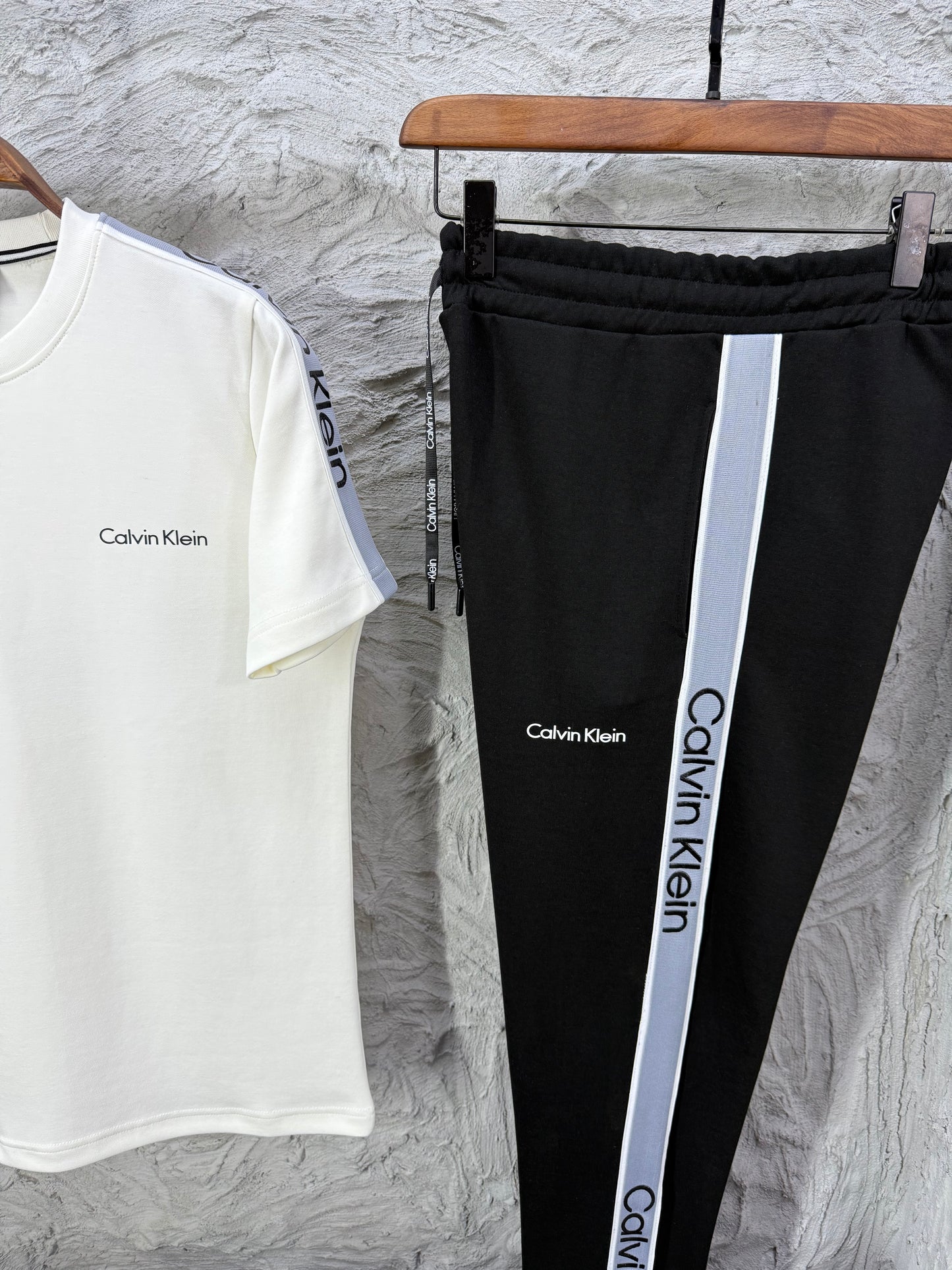 Calvin Klein Siyah/Beyaz Erkek Tişört & Eşofman Altı Takımı