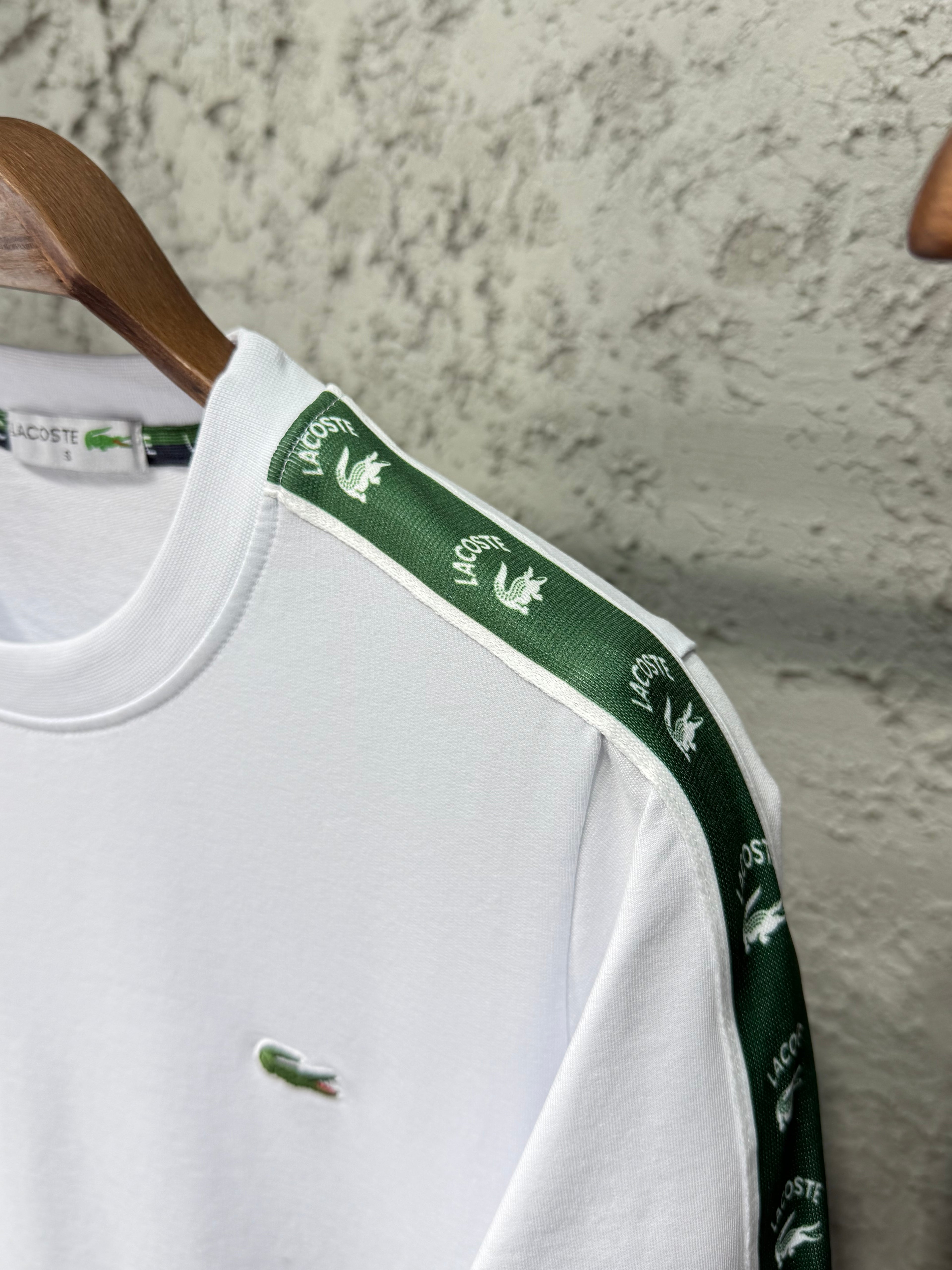 Lacoste Erkek Beyaz T-Shirt & Siyah Şerit Detaylı Eşofman Takımı