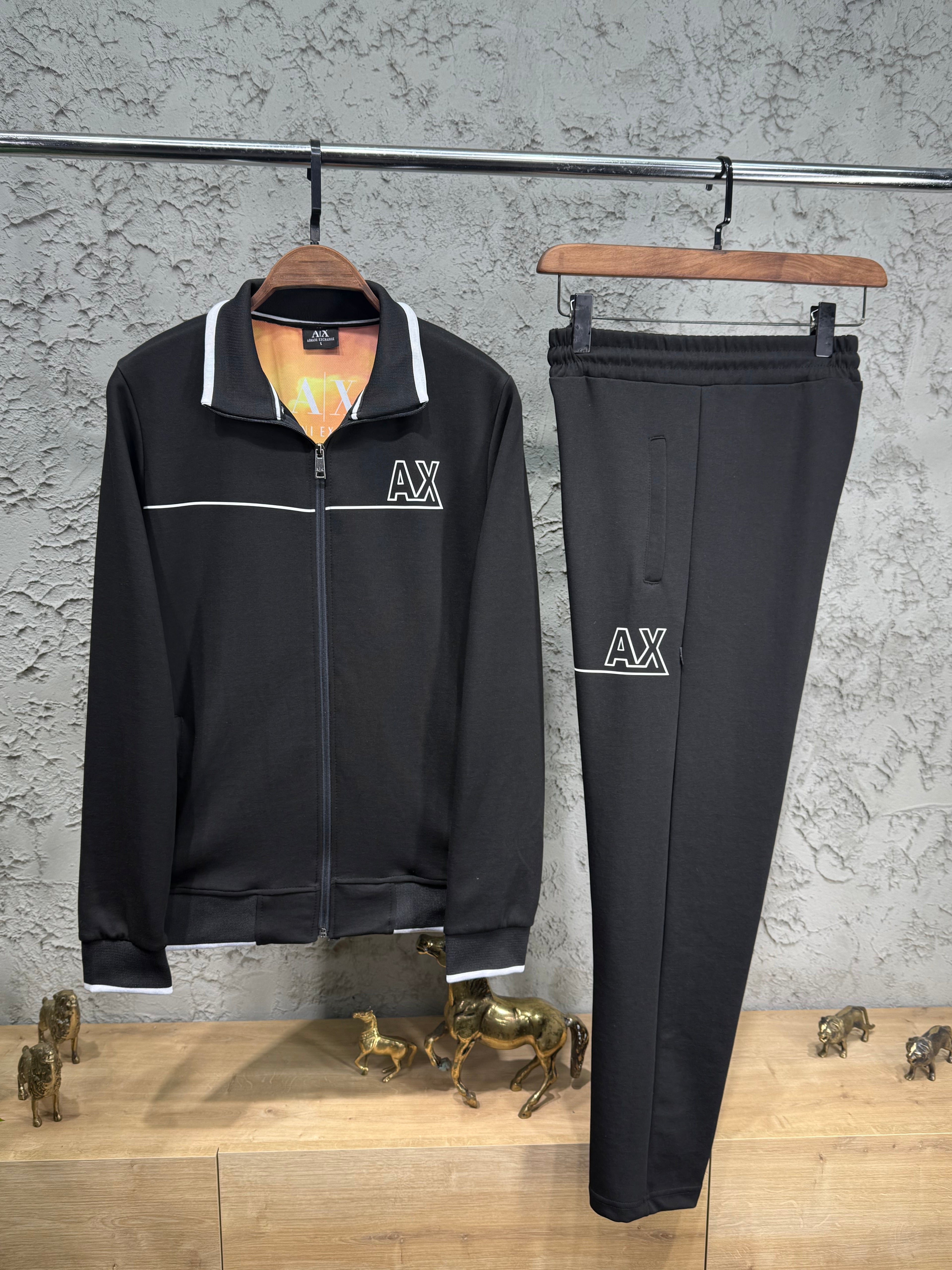 Armani Exchange Erkek Siyah Fermuarlı Eşofman Takımı – AX Logo Detaylı Premium Seri