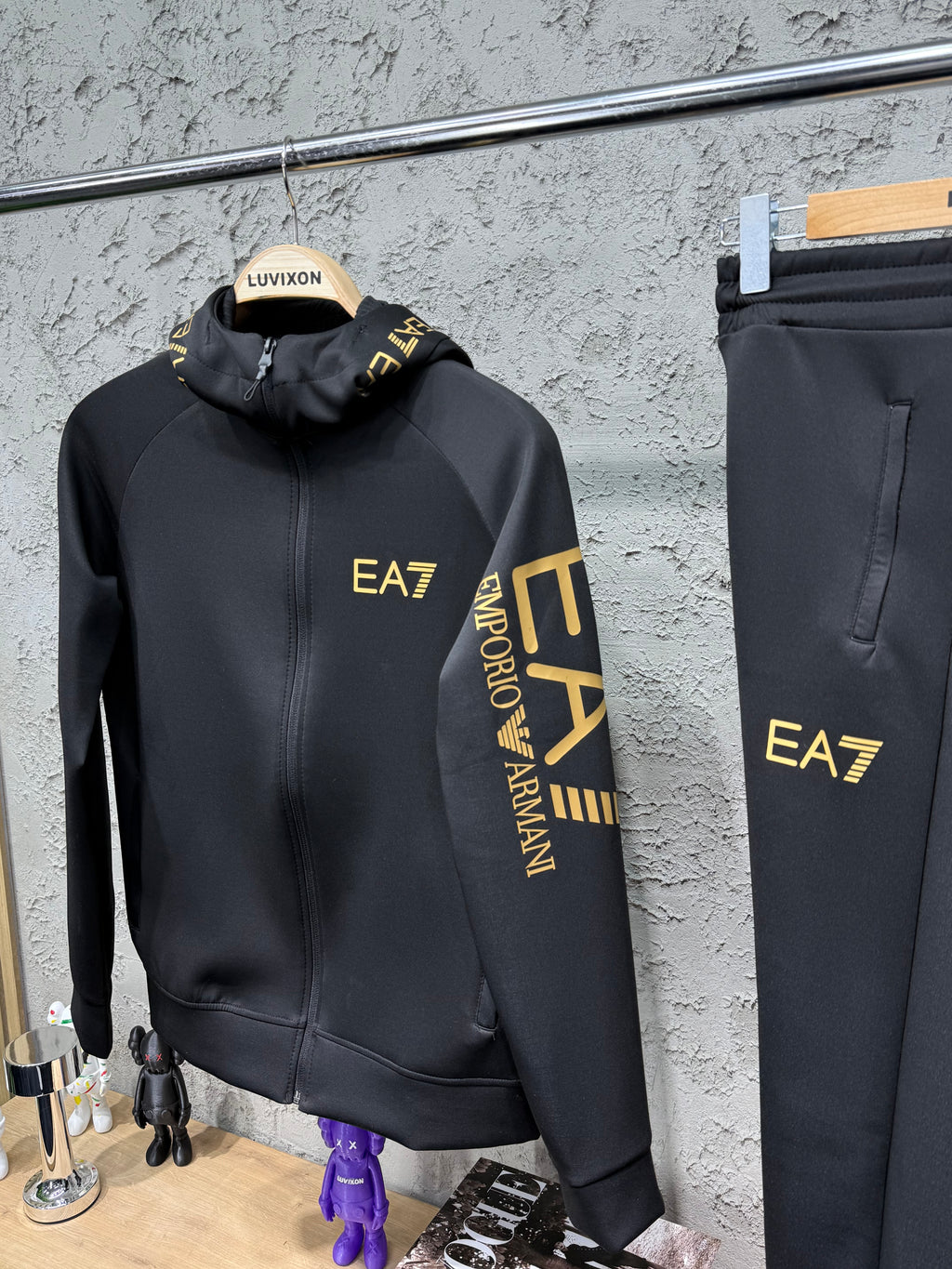 EA7 Gold Detaylı Siyah Eşofman Takımı