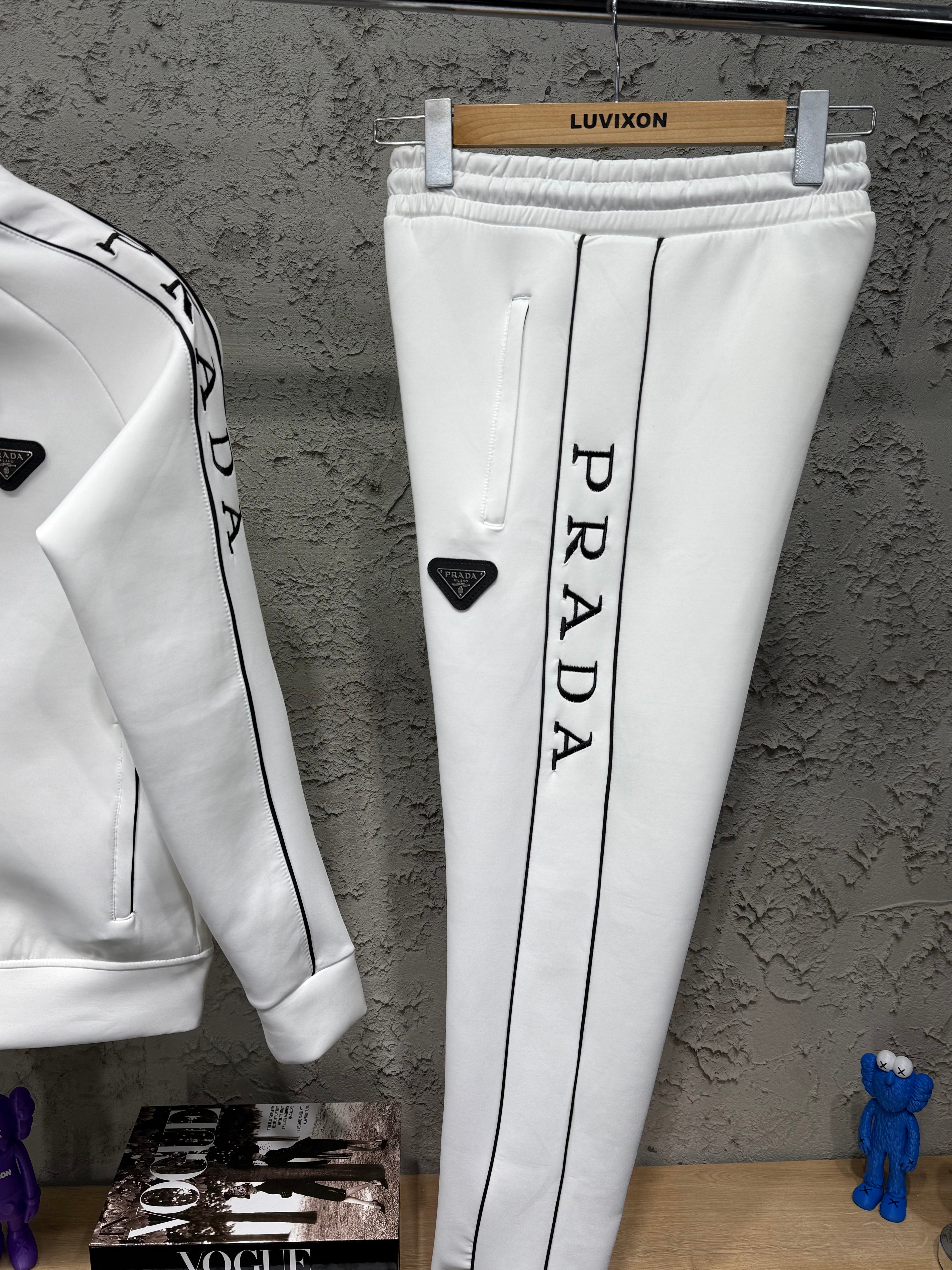 Prada Nakış Detaylı Beyaz & Siyah Eşofman Takımı