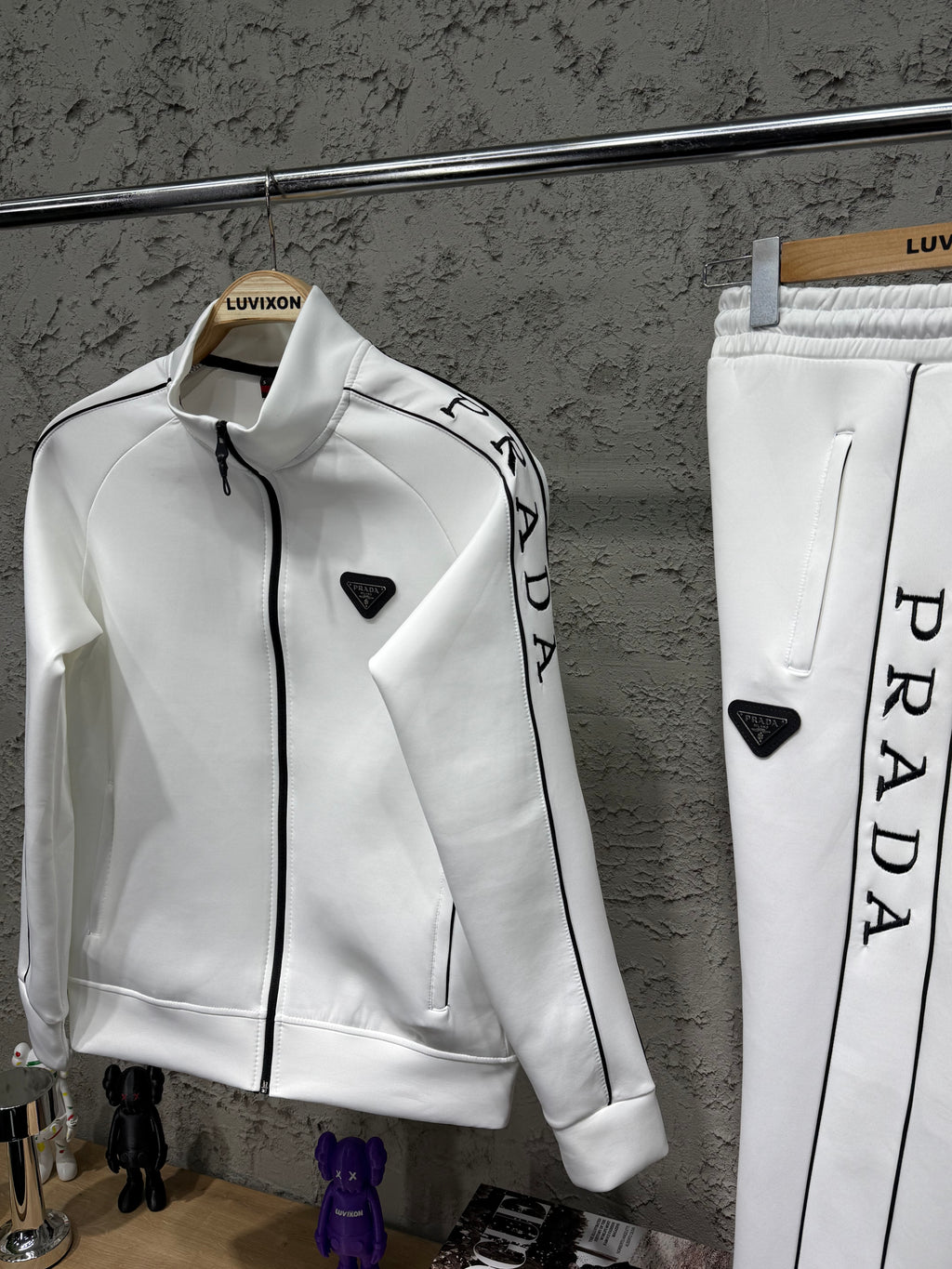 Prada Nakış Detaylı Beyaz & Siyah Eşofman Takımı