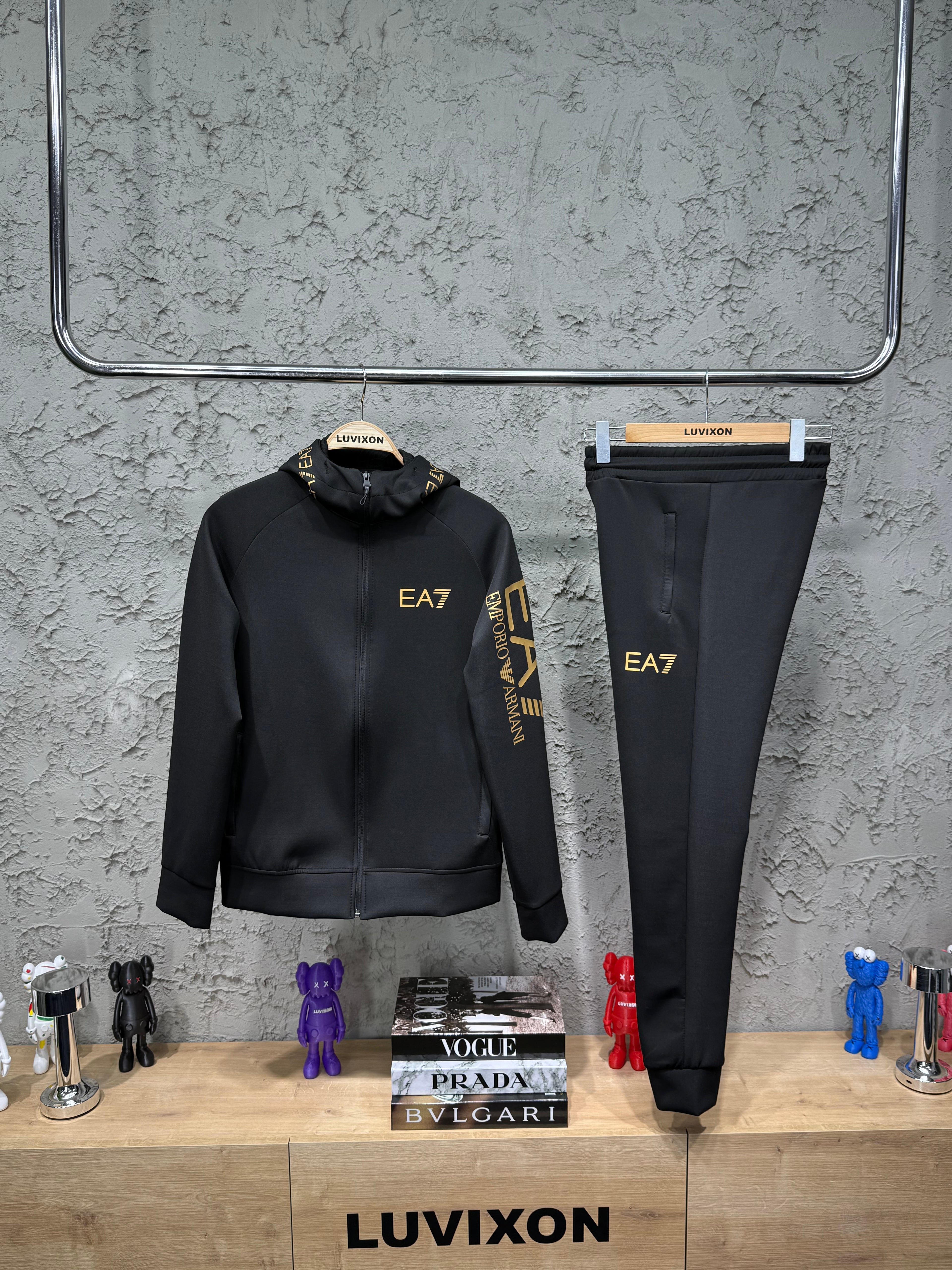 EA7 Gold Detaylı Siyah Eşofman Takımı