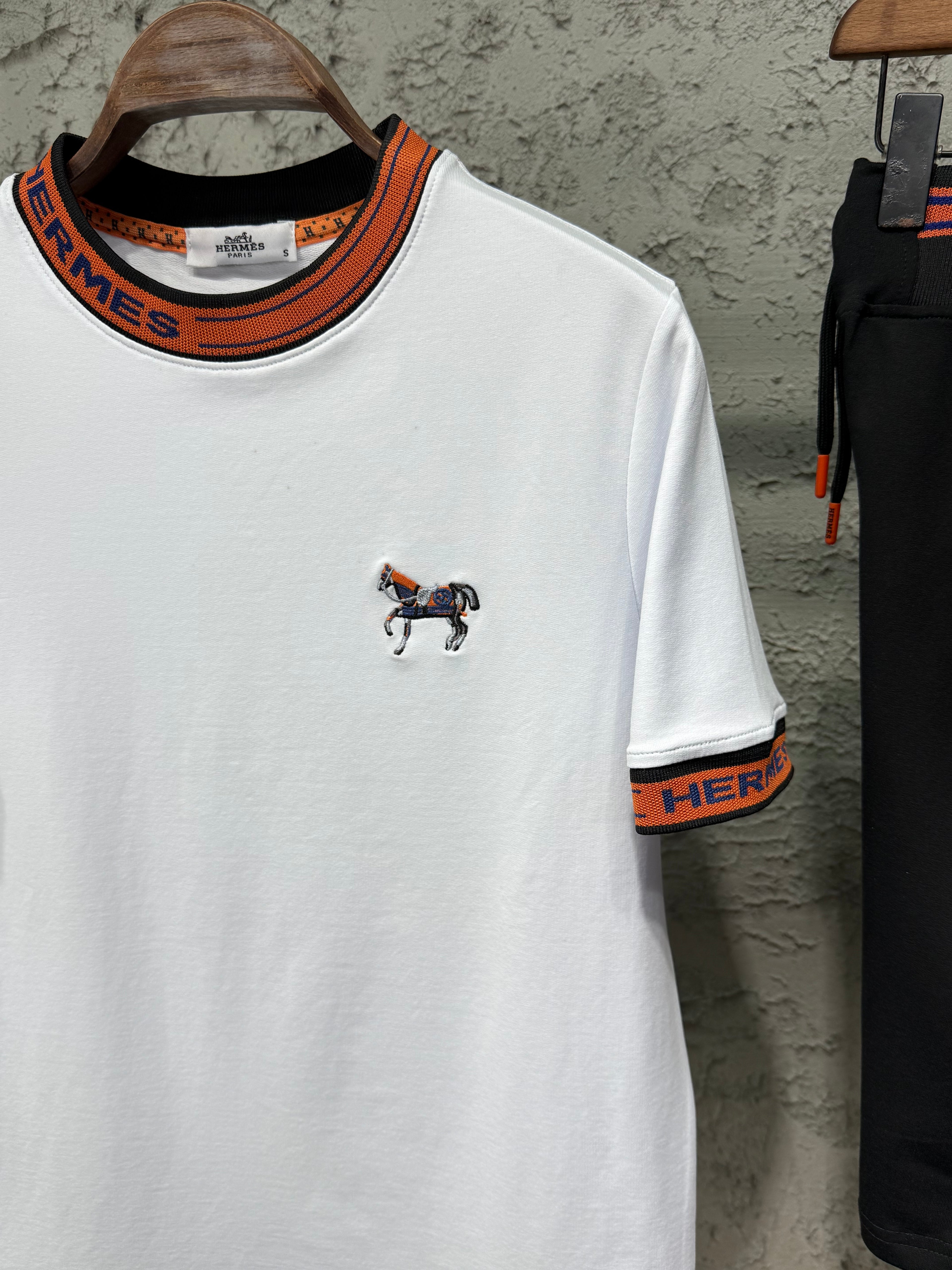 Hermes Erkek Beyaz T-Shirt & Siyah Şort Takım