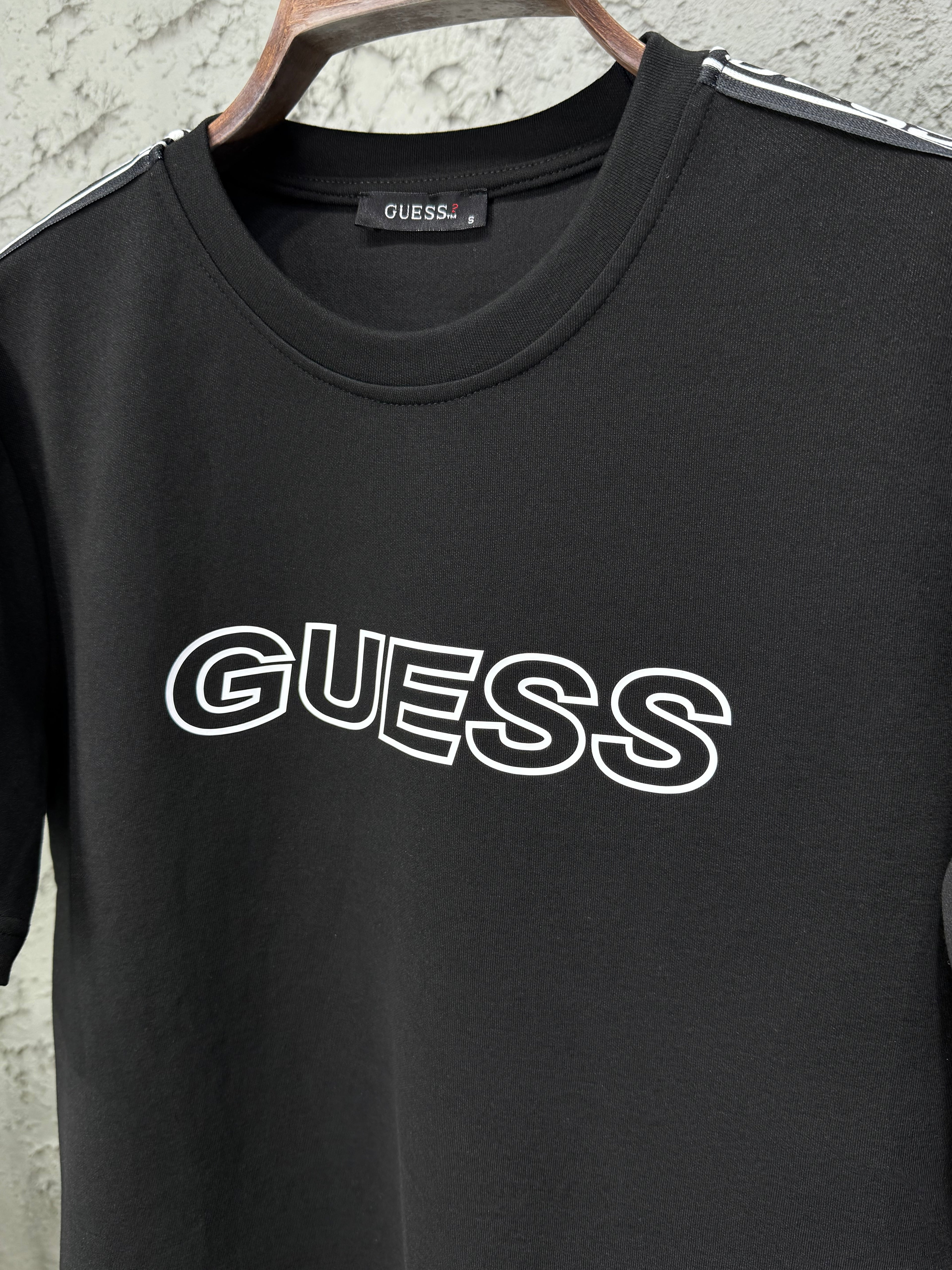 Guess Şeritli Siyah T-shirt & Eşofman Takımı