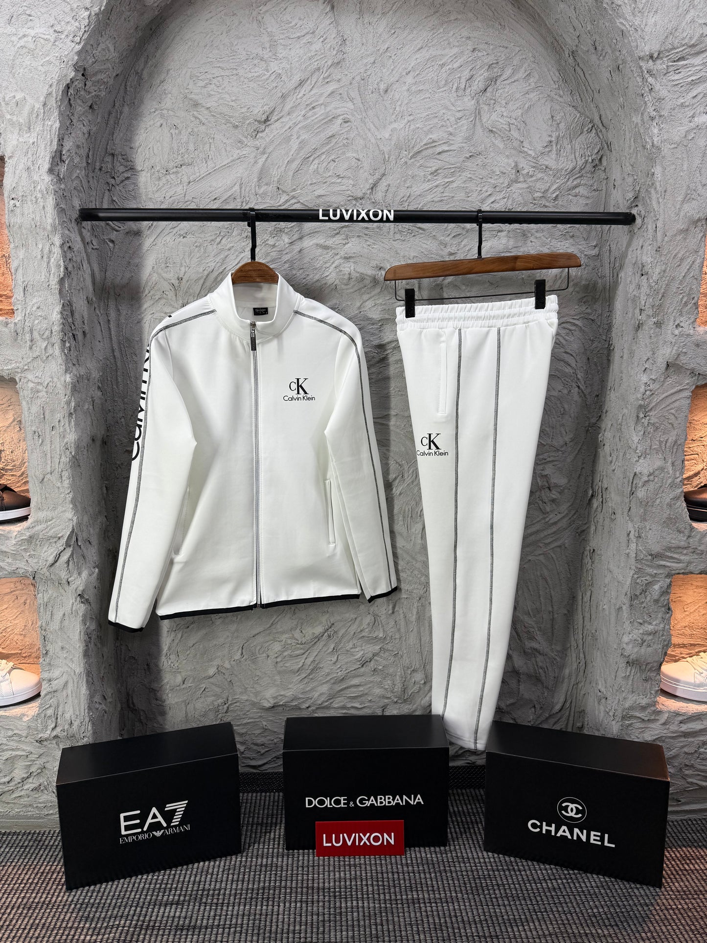Calvin Klein Beyaz Şerit Detaylı Eşofman Takımı