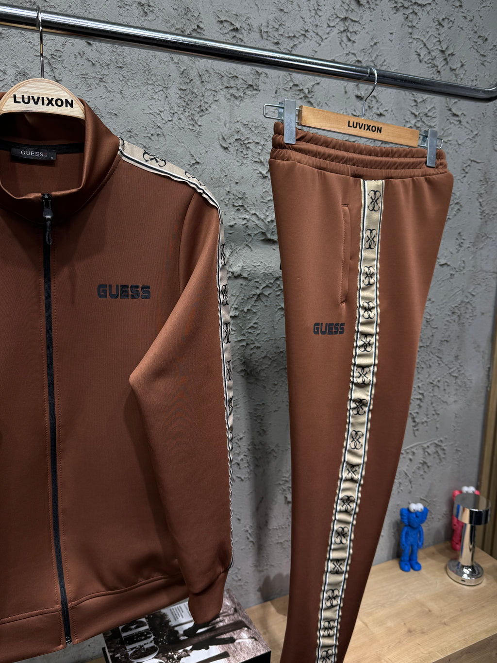 Guess Erkek Mickey Kahverengi Eşofman Takımı