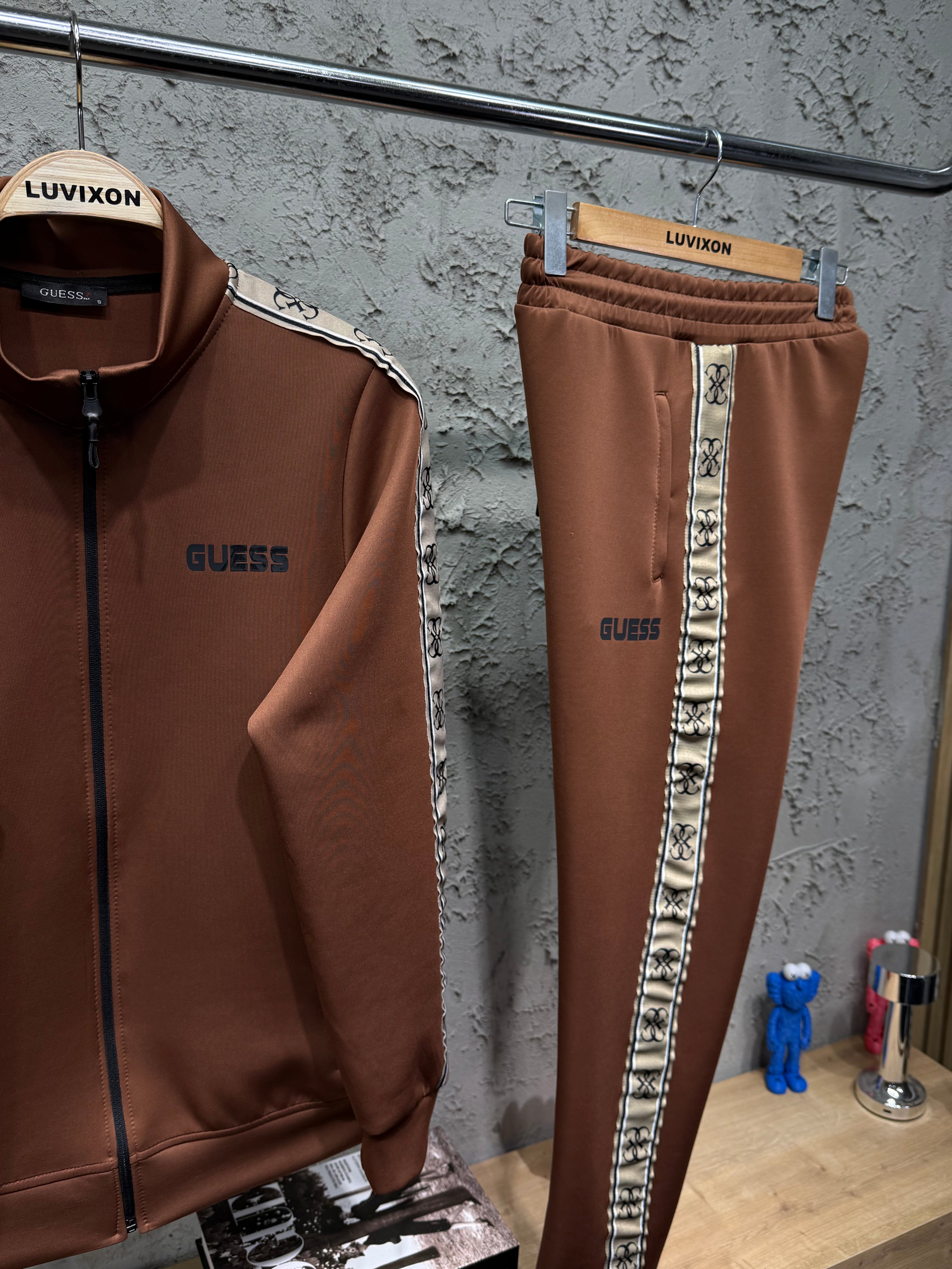 Guess Erkek Mickey Kahverengi Eşofman Takımı