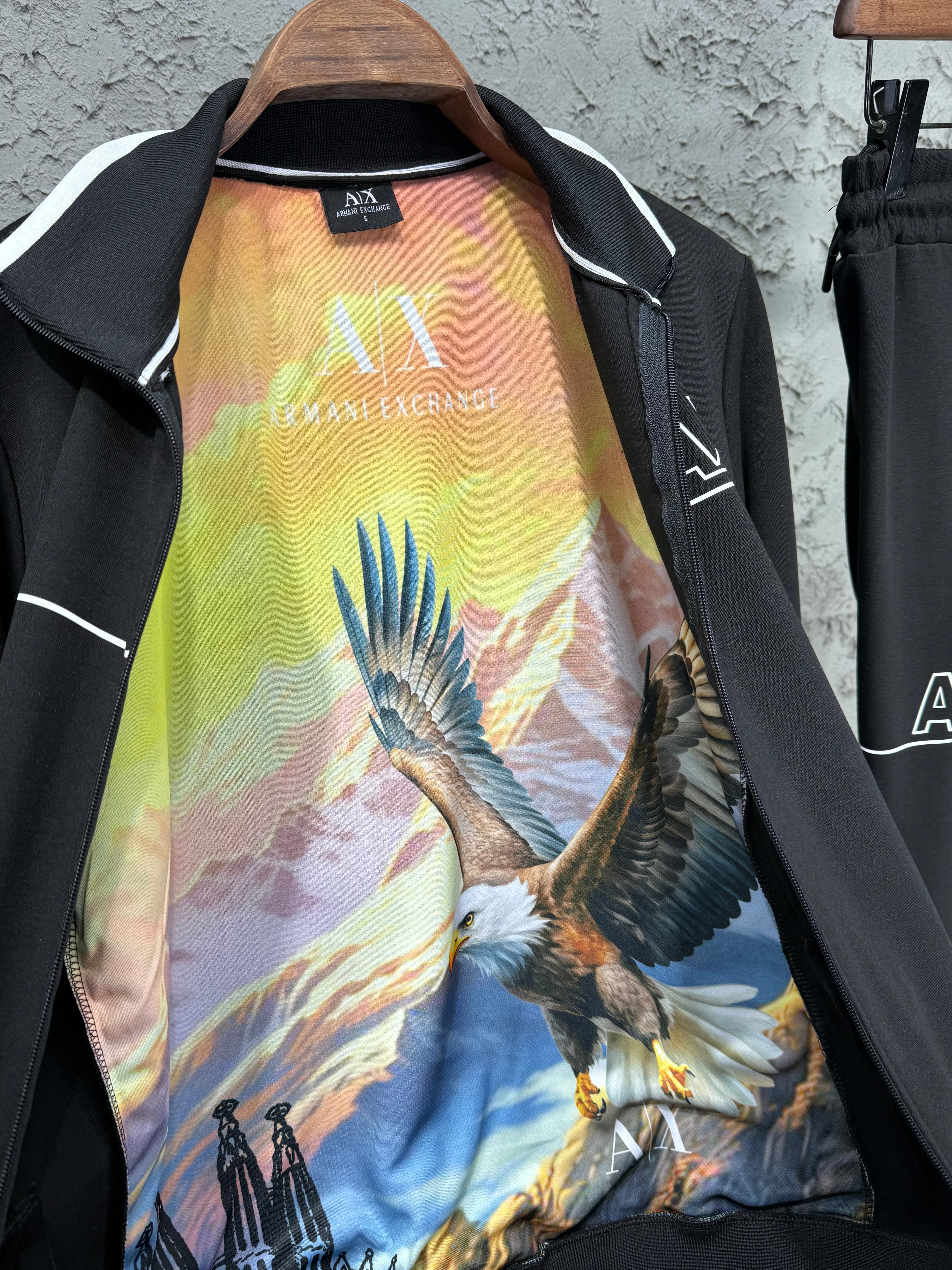 Armani Exchange Erkek Siyah Fermuarlı Eşofman Takımı – AX Logo Detaylı Premium Seri