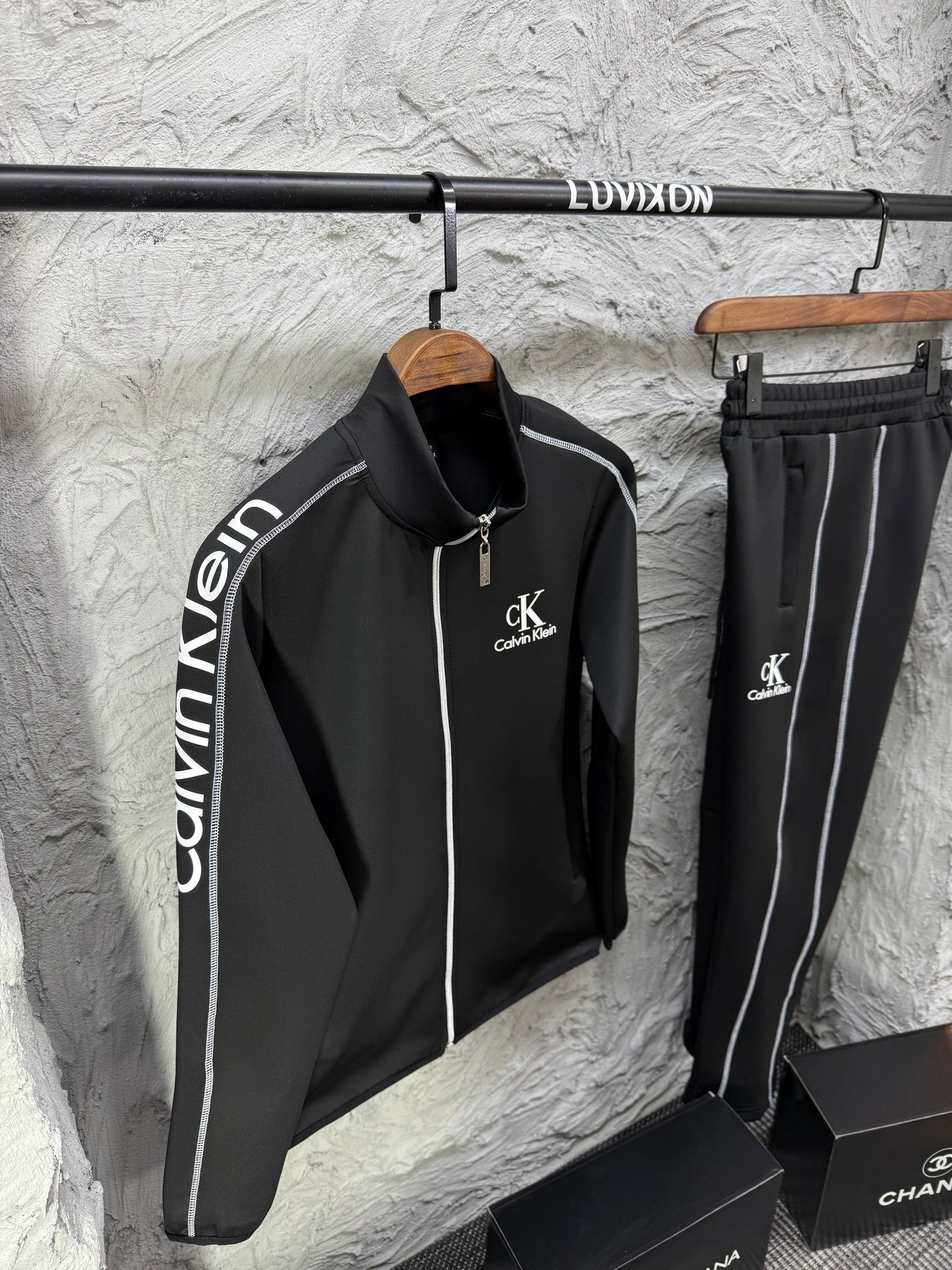 Calvin Klein Siyah Şerit Detaylı Eşofman Takımı
