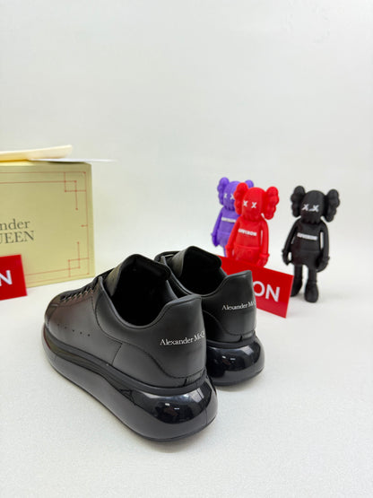Alexander McQueen Siyah
