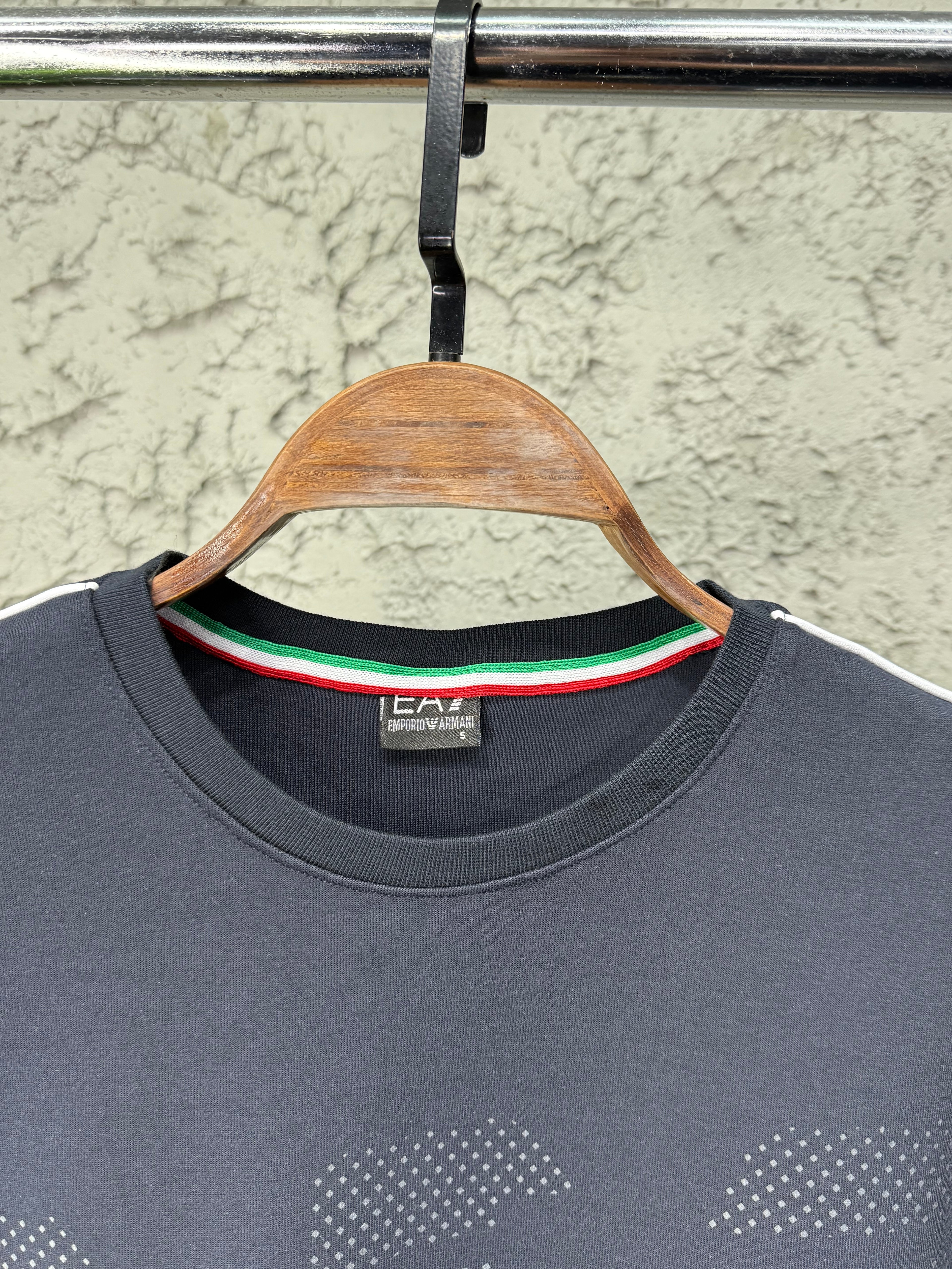 Emporio Armani Büyük Baskı Lacivert T-shirt & Şort Takımı