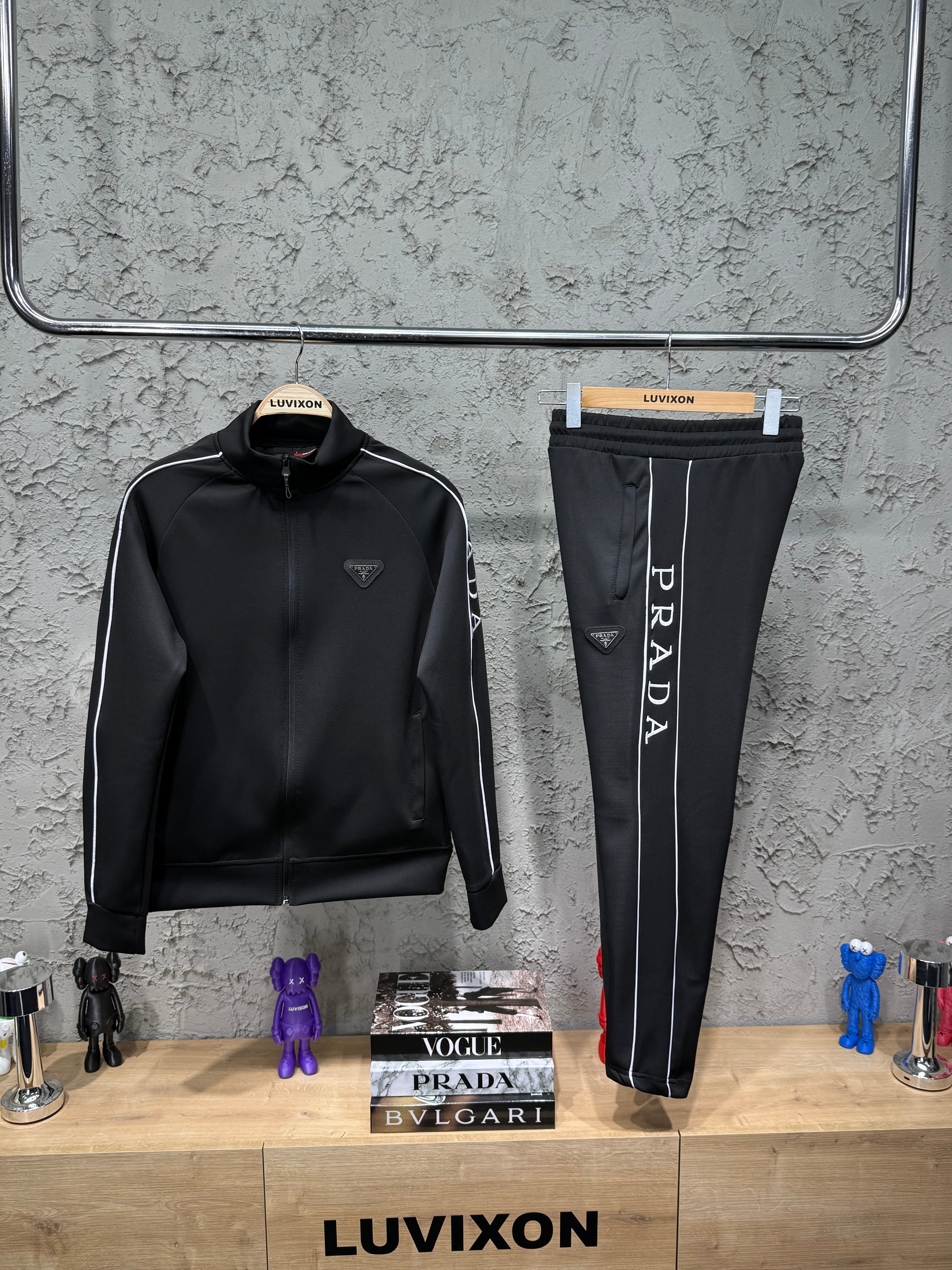 Prada Nakış Detaylı Siyah Eşofman Takımı