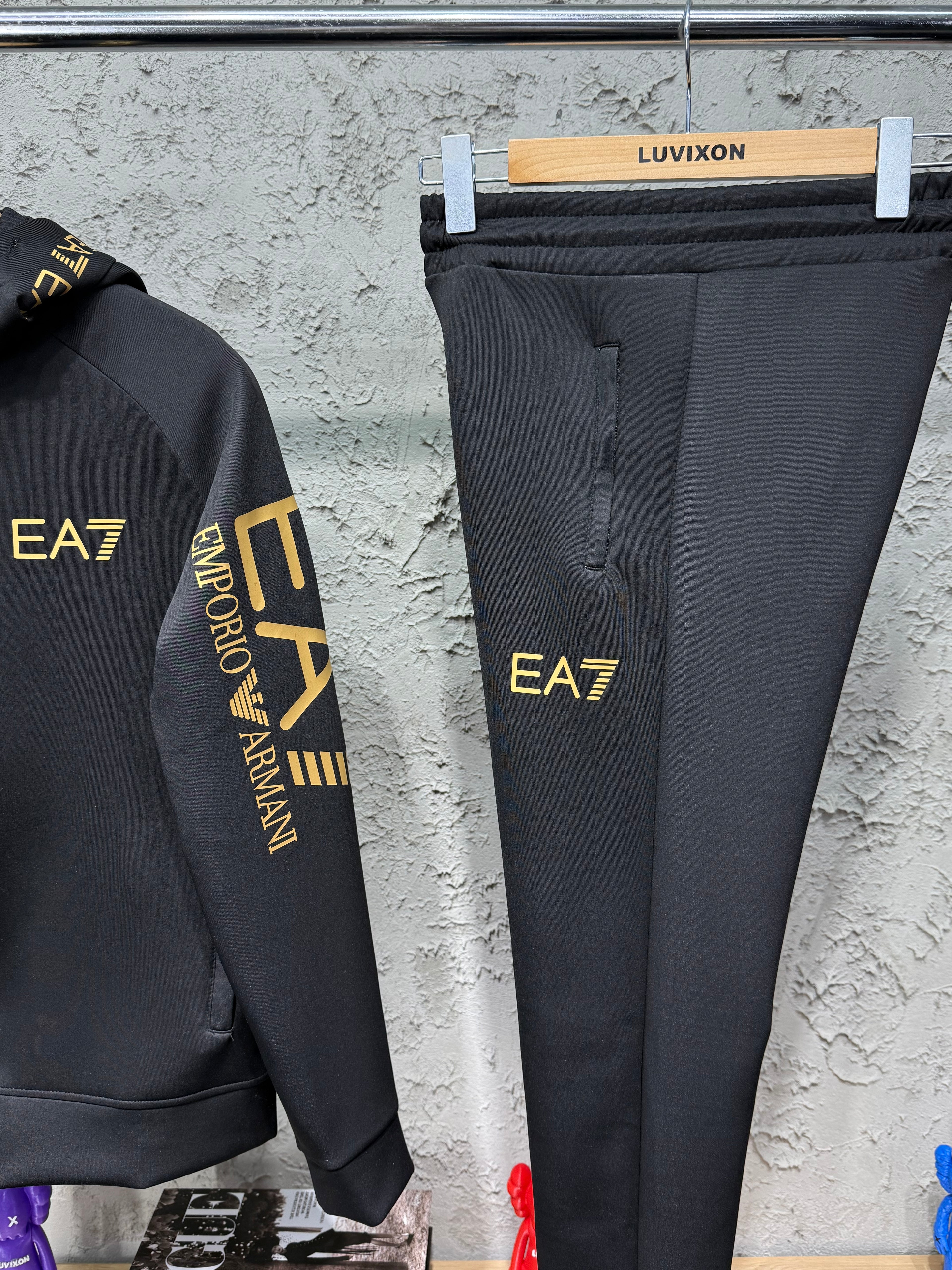EA7 Gold Detaylı Siyah Eşofman Takımı