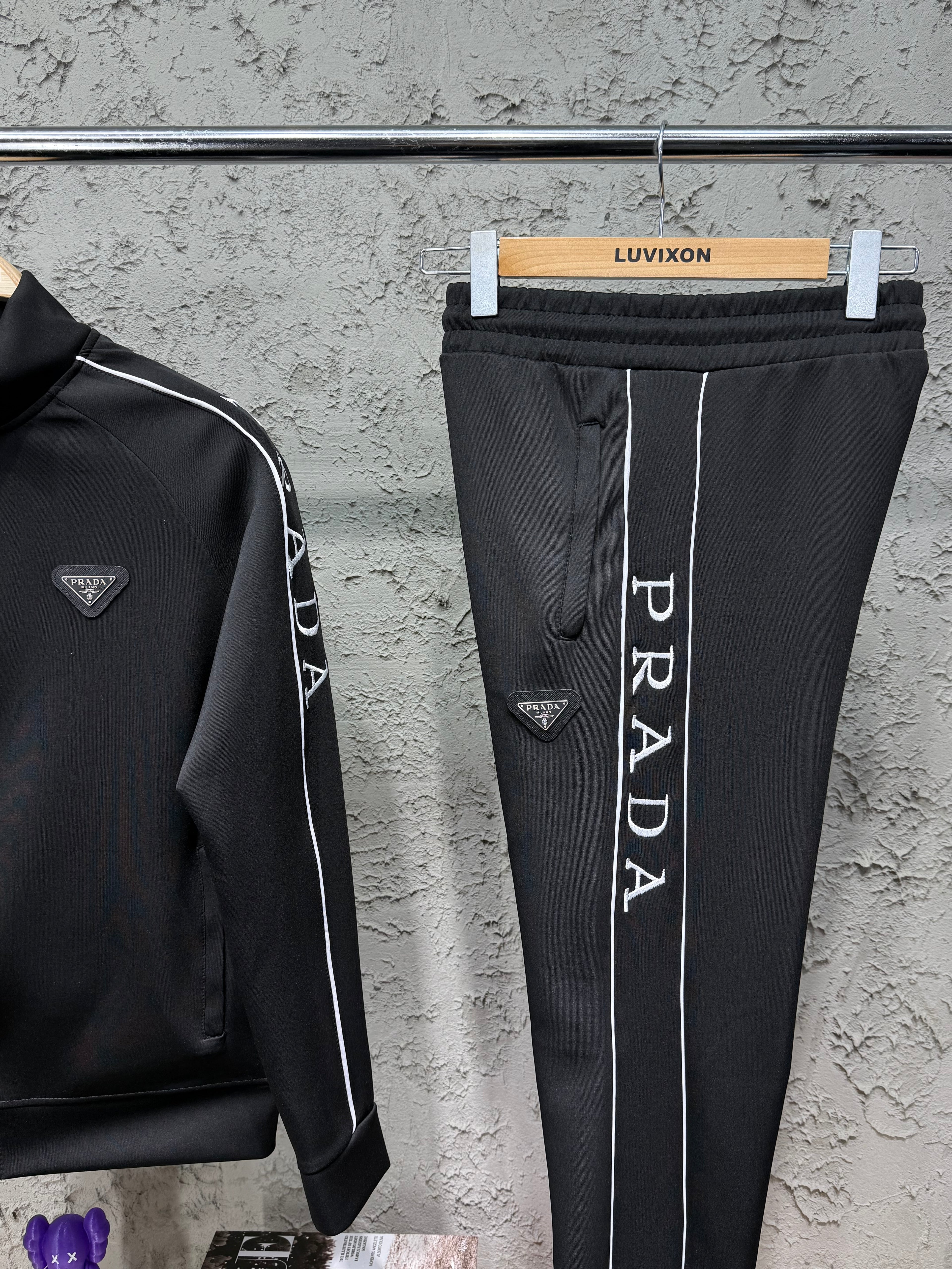 Prada Nakış Detaylı Siyah Eşofman Takımı