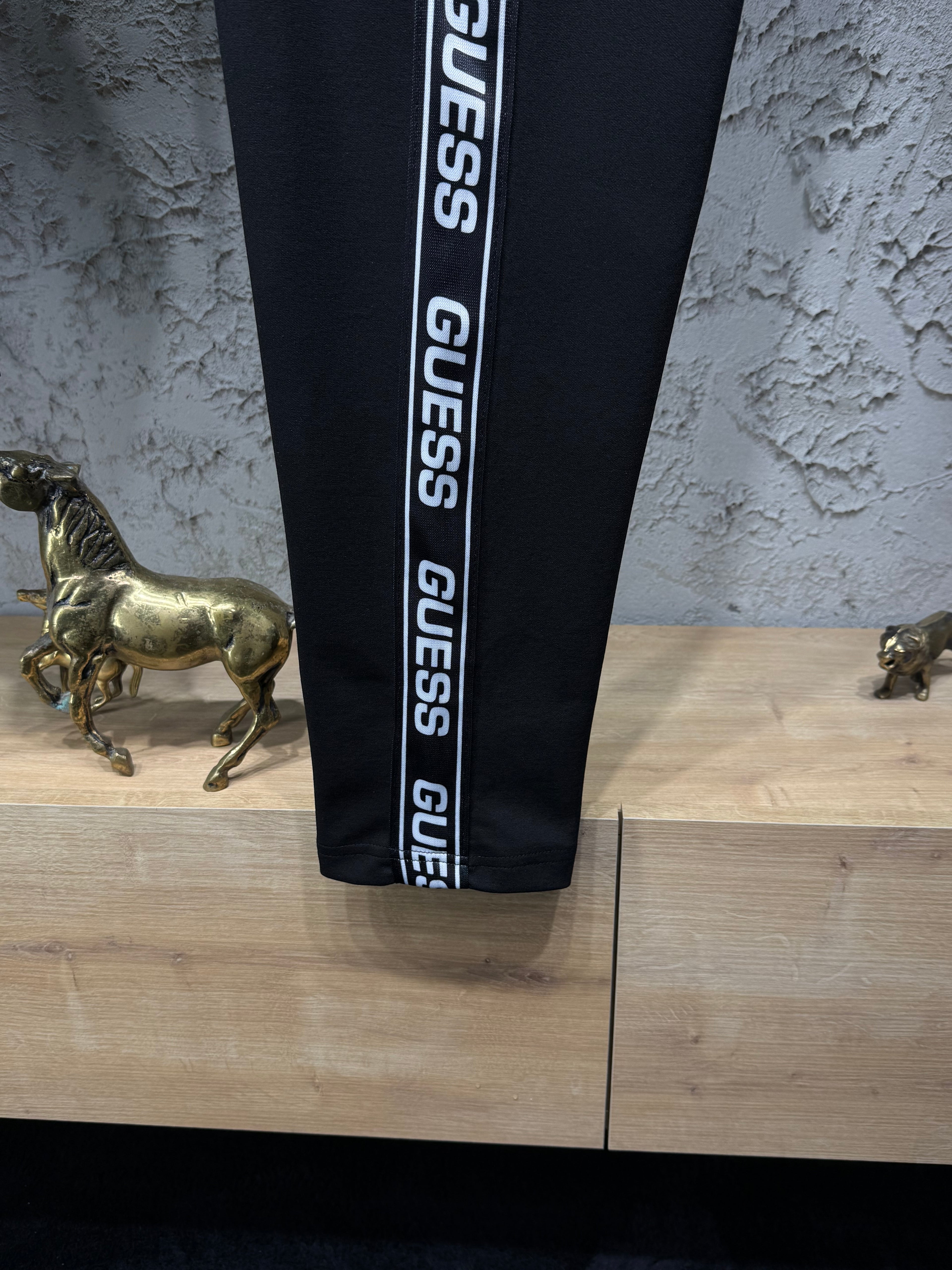 Guess Şeritli Siyah T-shirt & Eşofman Takımı