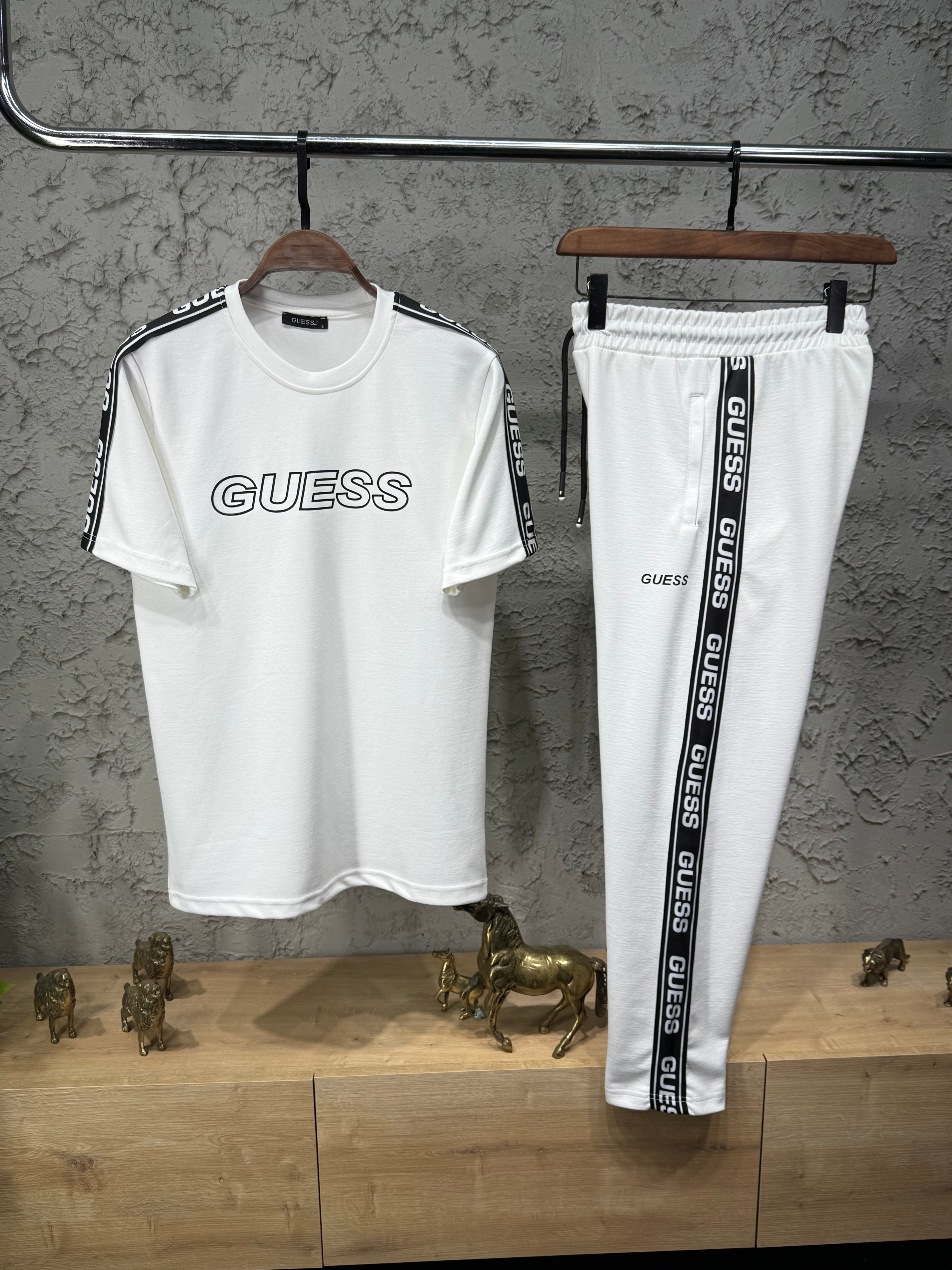 Guess Şeritli Beyaz T-shirt & Eşofman Takımı