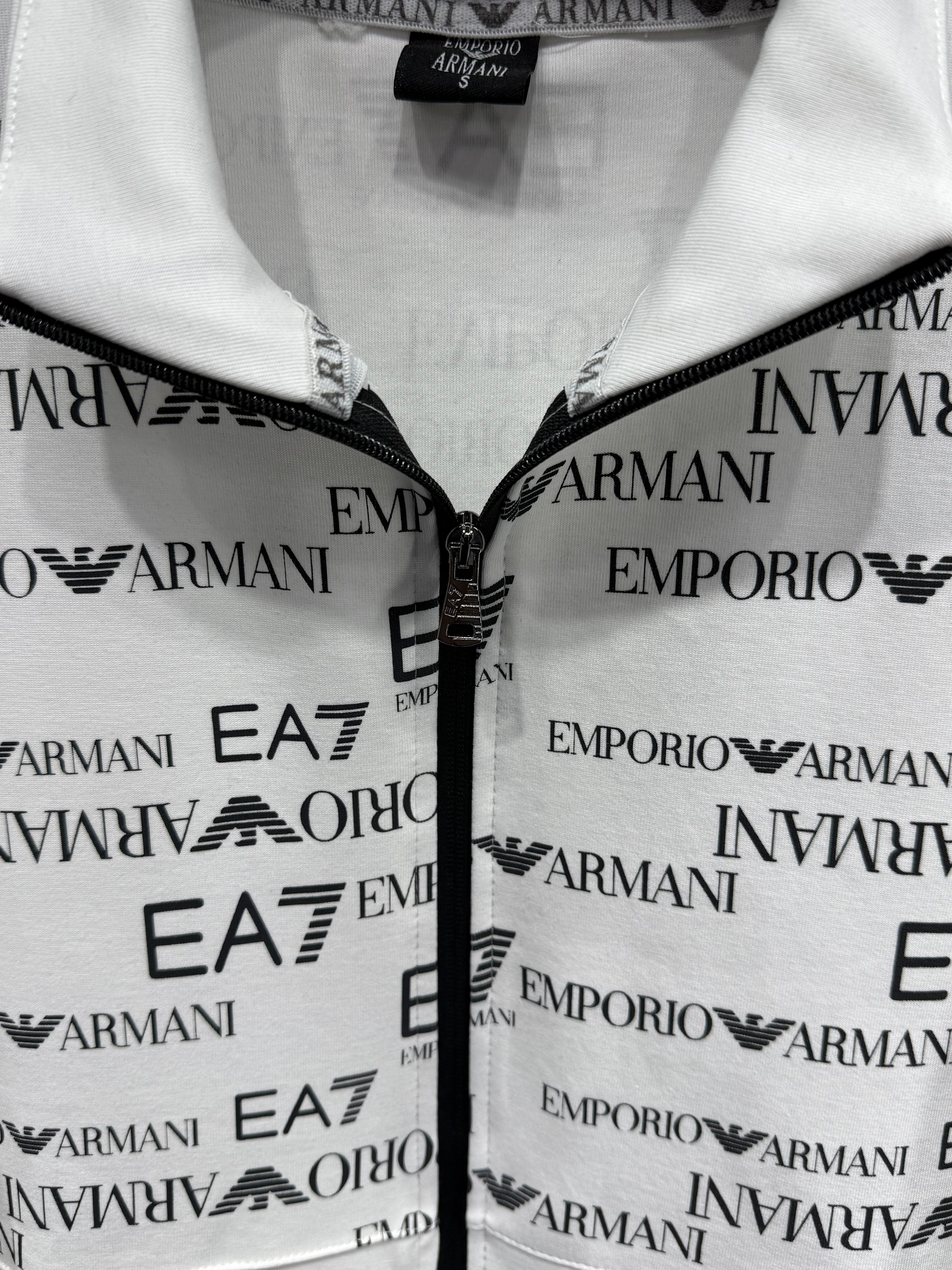 Emporio Armani EA7 Erkek Beyaz-Siyah Logolu Eşofman Takımı – Premium Seri