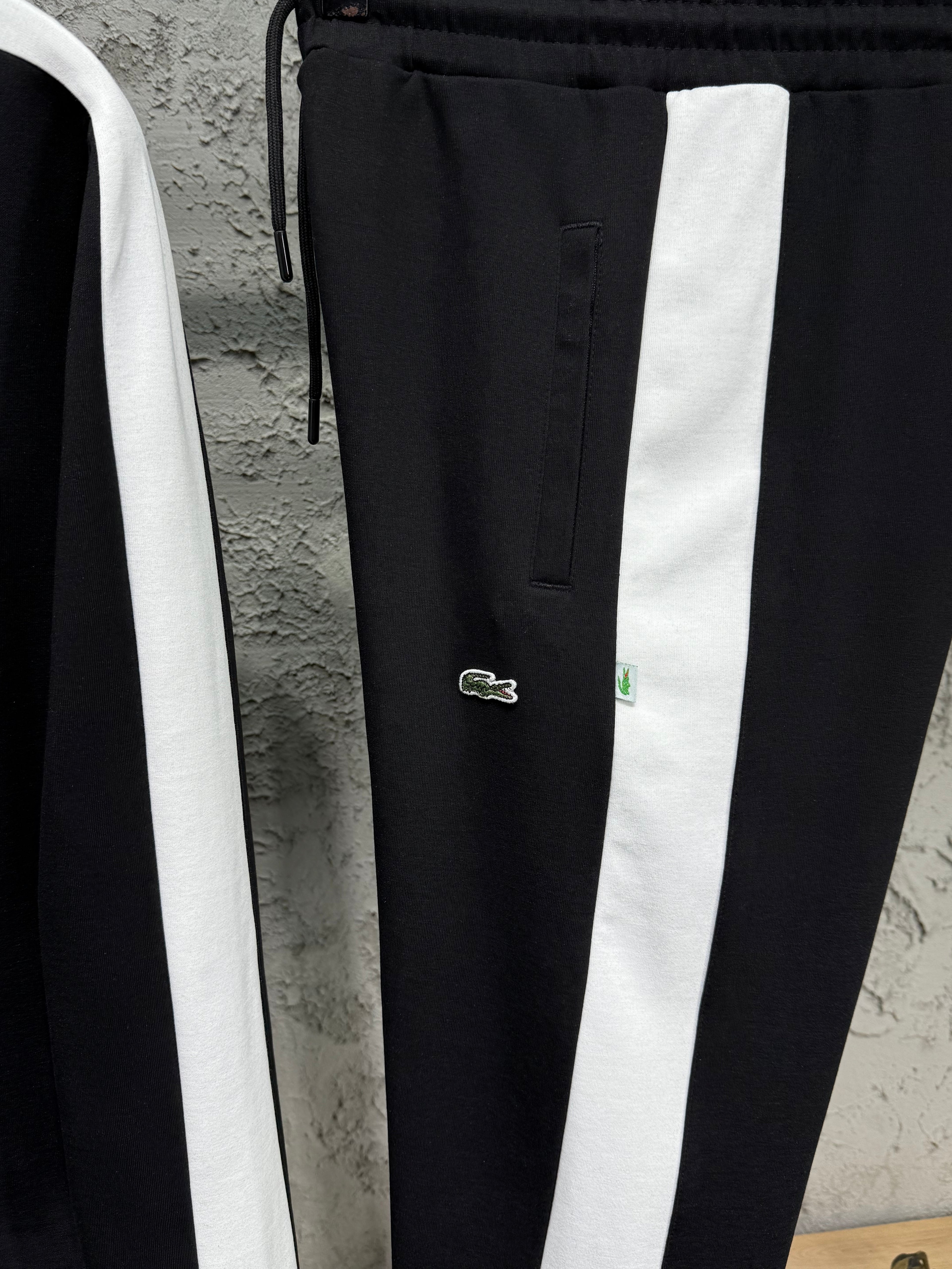 Lacoste Erkek Siyah-Beyaz Fermuarlı Eşofman Takımı – Premium Seri