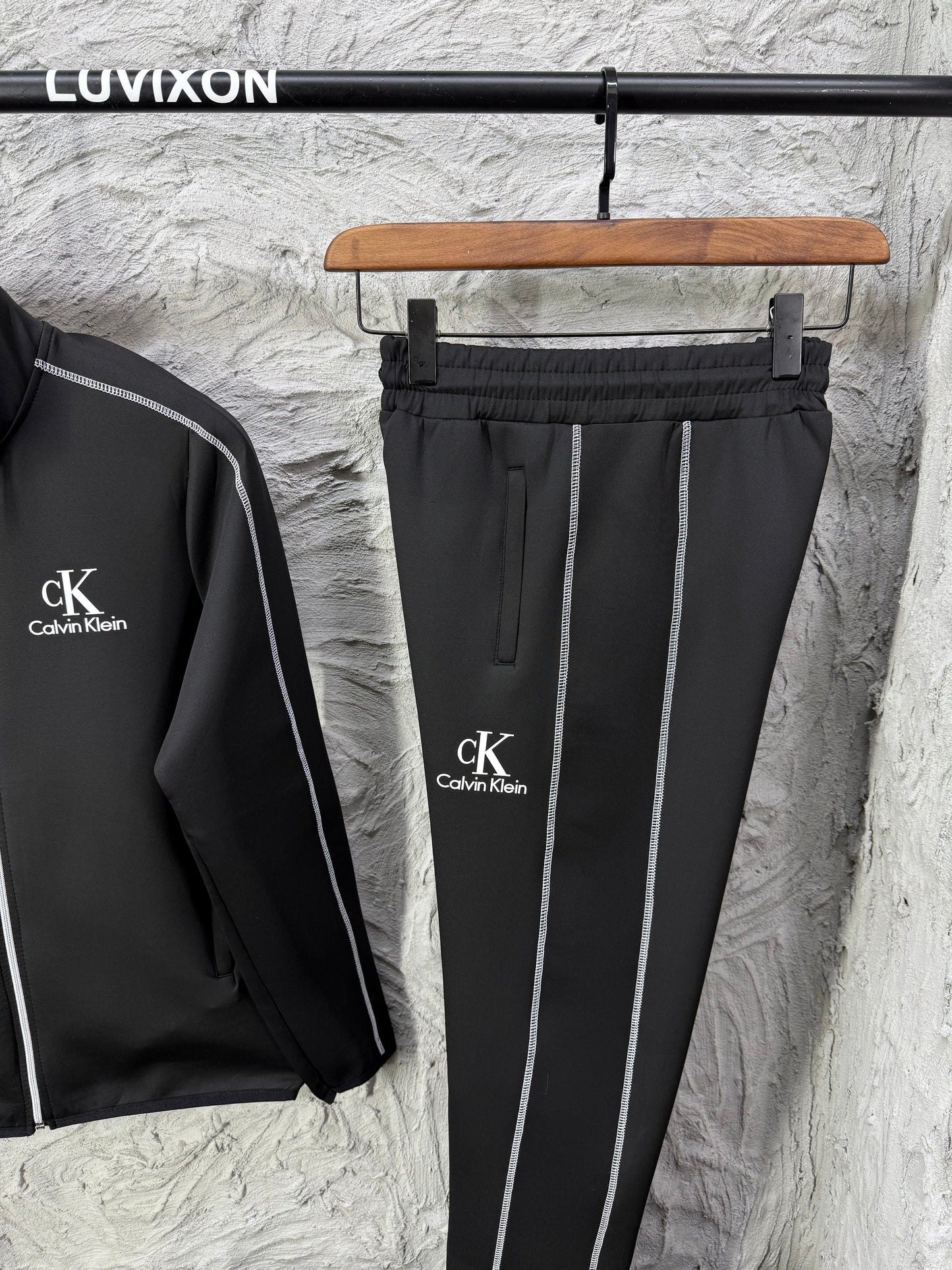 Calvin Klein Siyah Şerit Detaylı Eşofman Takımı
