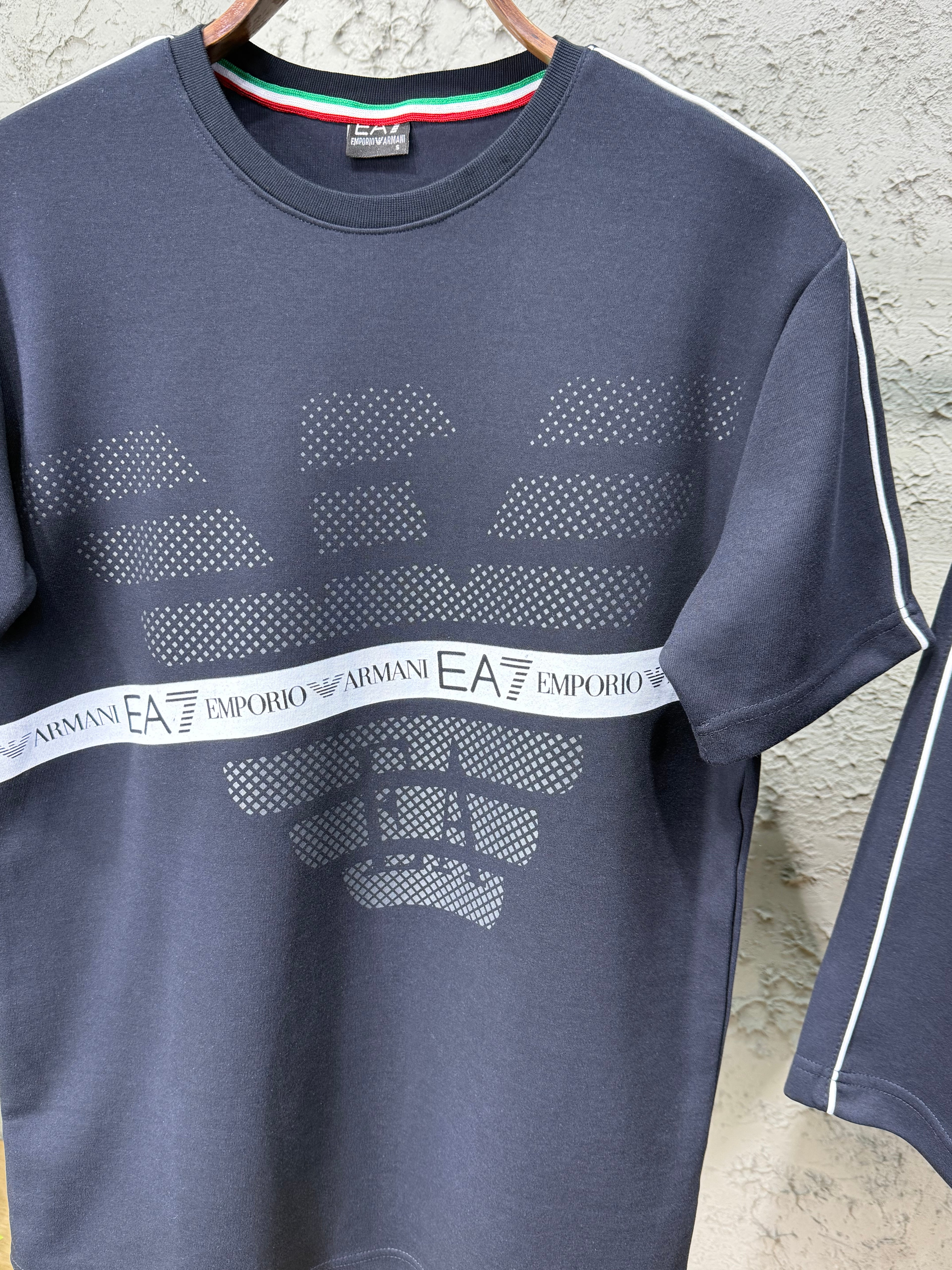 Emporio Armani Büyük Baskı Lacivert T-shirt & Şort Takımı