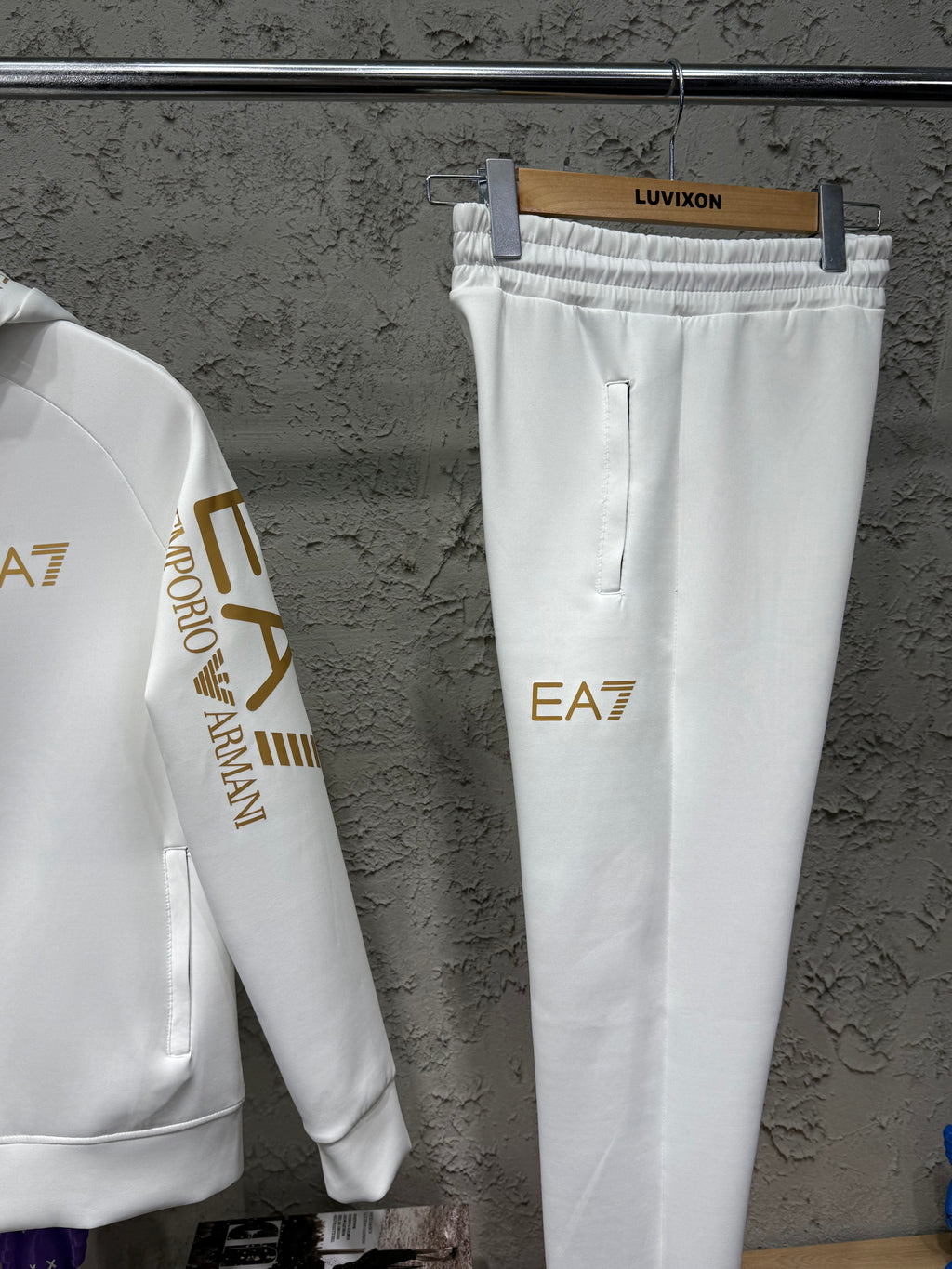 EA7 Gold Detaylı Siyah Eşofman Takımı